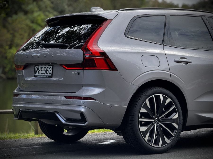 2025 Volvo XC60 UZ Ultra B5 Dark SUV Image 8