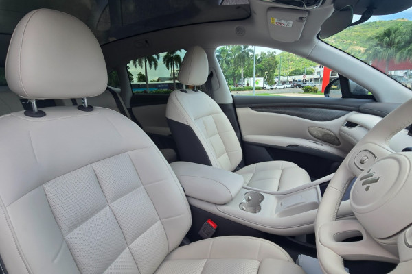 2025 MG IM6 S12L Platinum SUV Image 3