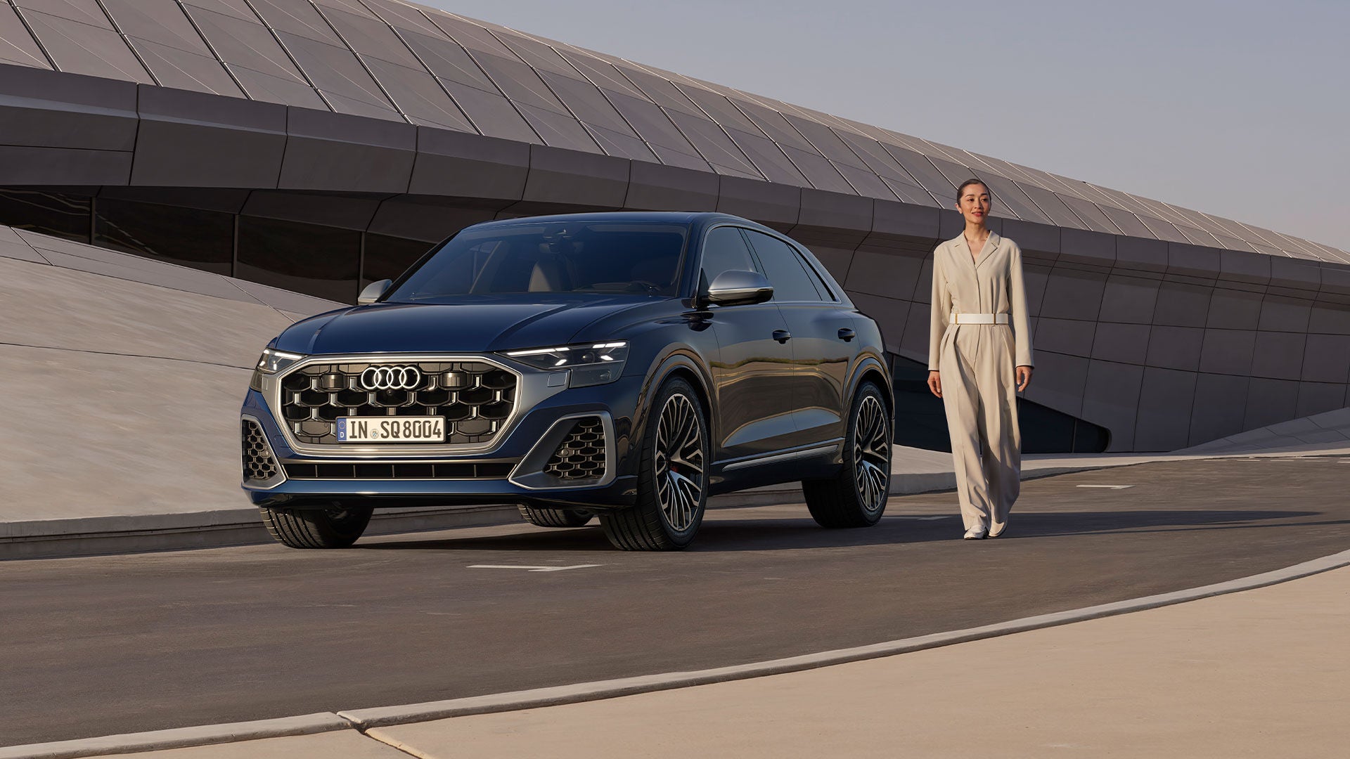 SQ8 SUV Image