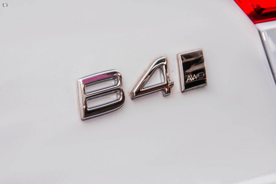 2024 MY25 Volvo XC40 XZ Ultra B4 Bright SUV Image 6