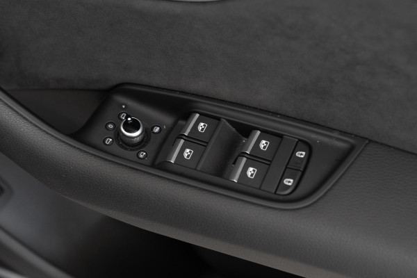 2025 Audi Q7 4M 50 TDI S line SUV image 15