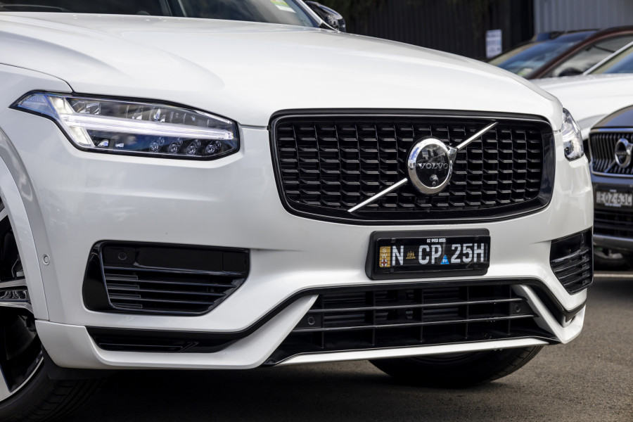 2024 Volvo XC90 L Series Recharge Ultimate T8 Plug-In Hybrid SUV Image 19