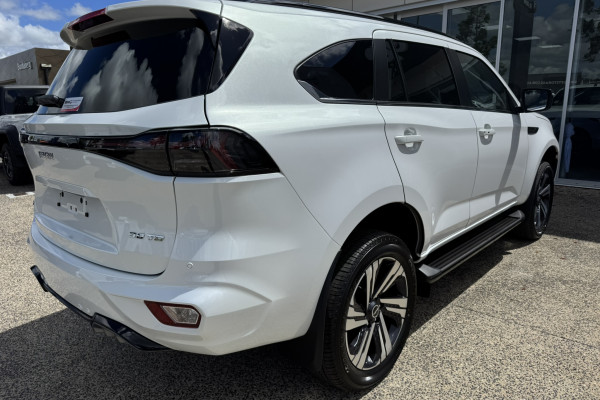 2026 Isuzu MU-X RJ LS-T SUV Image 3