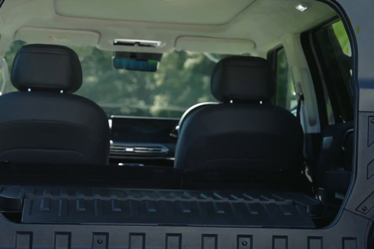 Smart Hatch (Mid Gate) and MultiFold Seats Image