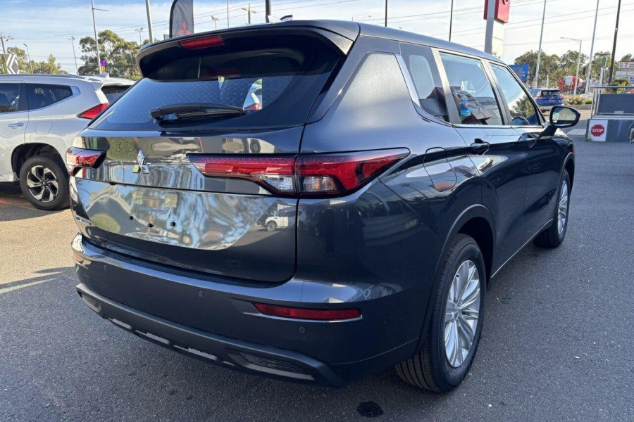 2024 Mitsubishi Outlander ZM ES SUV Image 7