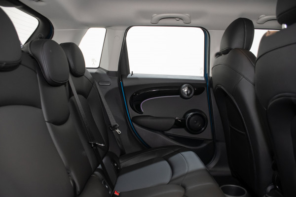 2023 MINI Cooper S Classic Hatch image 3