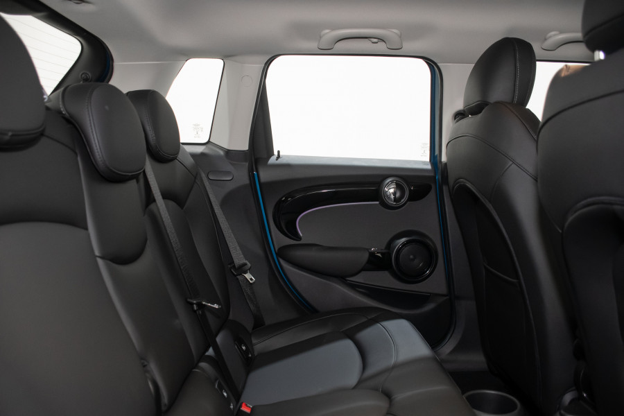 2023 MINI Cooper S Classic Hatch Image 3