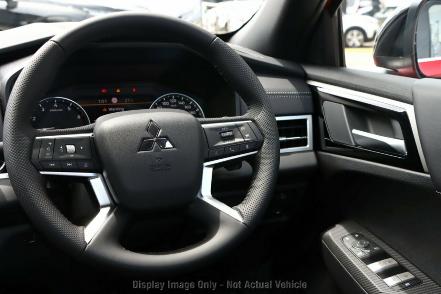 2024 Mitsubishi Outlander ZM Black Edition SUV Image 6