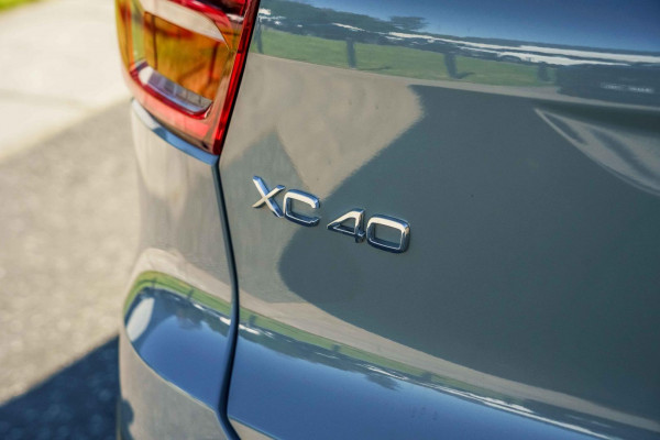 2025 Volvo XC40  Ultra B4 Dark SUV Image 21