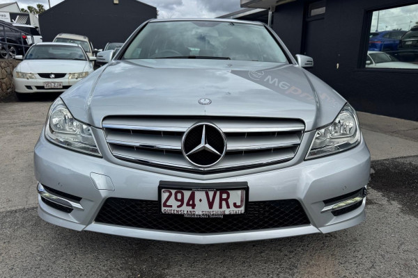 2014 Mercedes-Benz C-Class W204 C200 Sedan Image 3