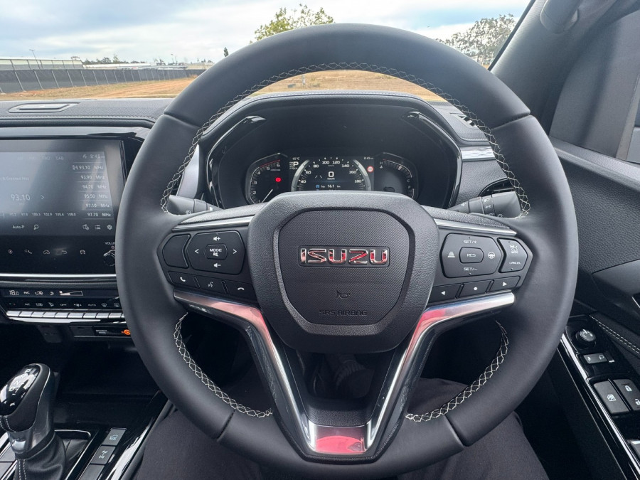 2026 Isuzu D-MAX RG LS-U Cab Chassis Image 14