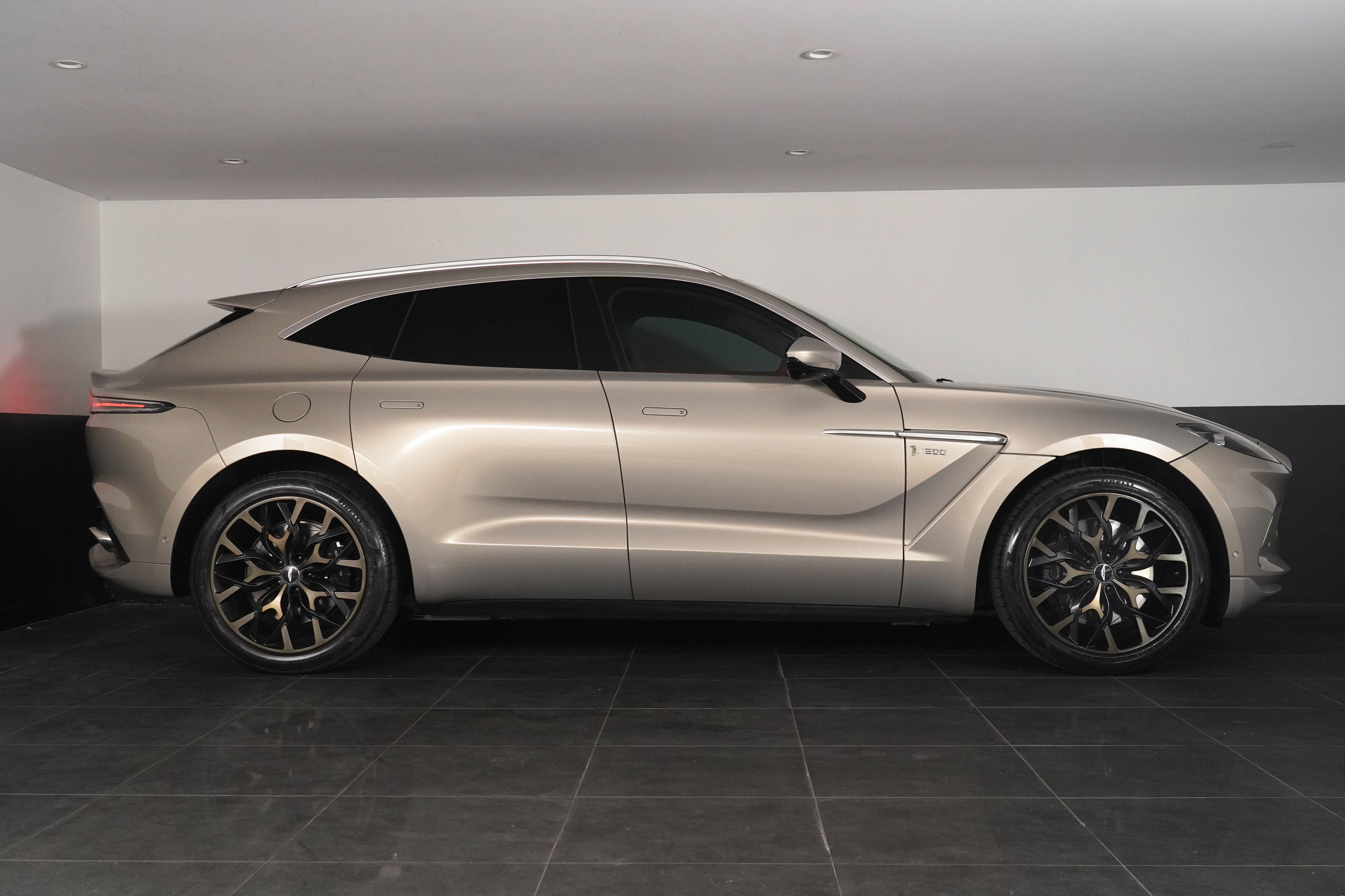 2021 Aston Martin DBX 1913 Specification SUV Image 18