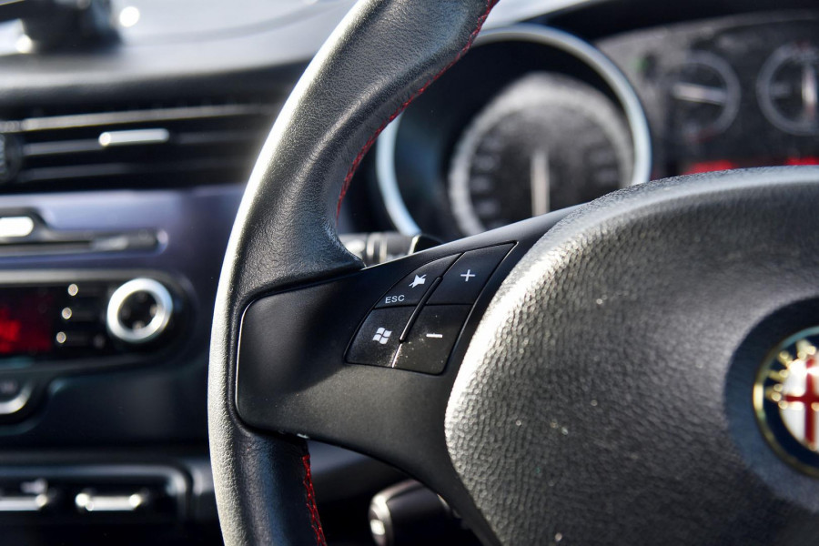 2013 Alfa Romeo Giulietta Series 0 Distinctive Hatch Image 14