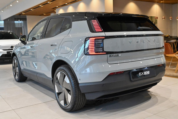 2026 Volvo EX30  Single Motor Extended Range Ultra SUV Image 4