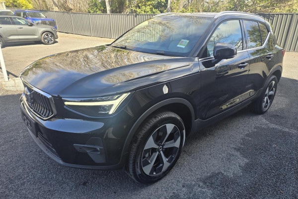 2026 MY27 Volvo XC40 XZ Ultra B4 Bright SUV Image 4