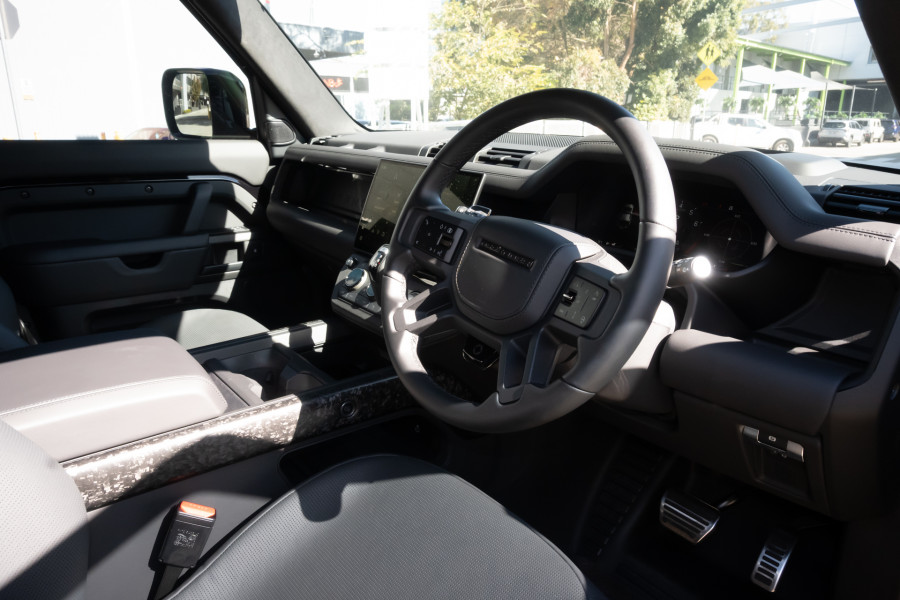 2026 Land Rover Defender L663 110 P635 OCTA Black SUV