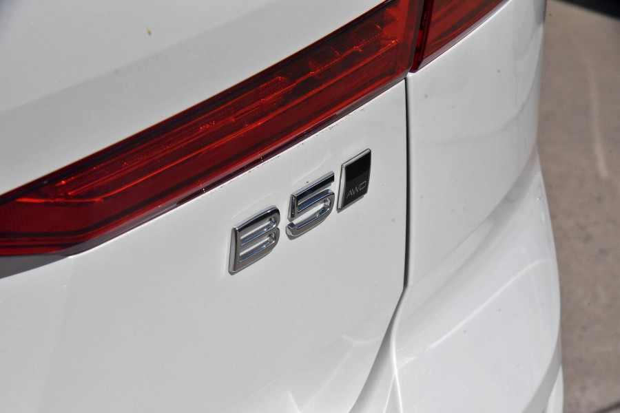 2023 Volvo XC60  Ultimate B5 Bright SUV Image 14