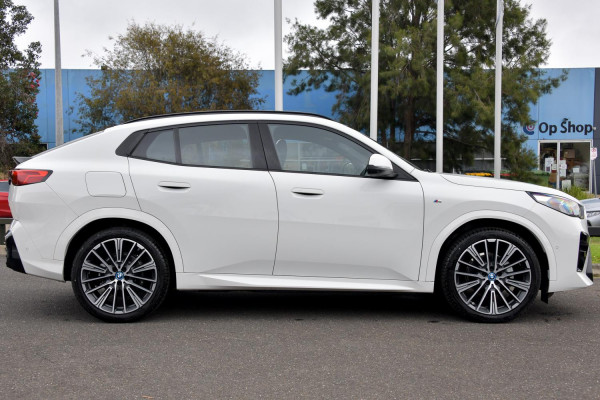 2025 BMW iX2 U10 eDrive20 M Sport SUV image 3