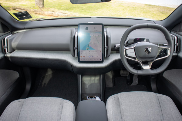 2024 Volvo EX30  Single Motor Extended Range Ultra SUV Image 6