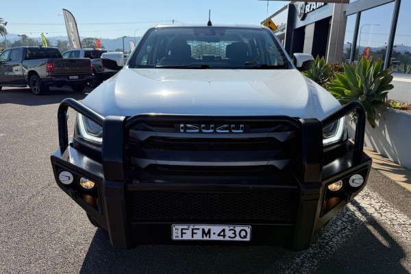 2023 Isuzu D-MAX RG LS-M Cab Chassis Image 4