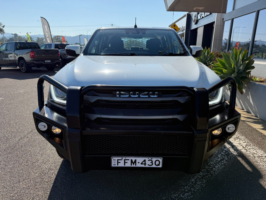 2023 Isuzu D-MAX RG LS-M Cab Chassis Image 4