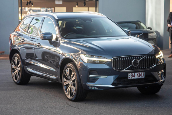 2023 Volvo XC60  Ultimate B5 Bright SUV Image 3