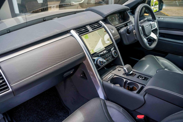 2025 Land Rover Discovery Series 5 D350 Dynamic SE SUV image 7