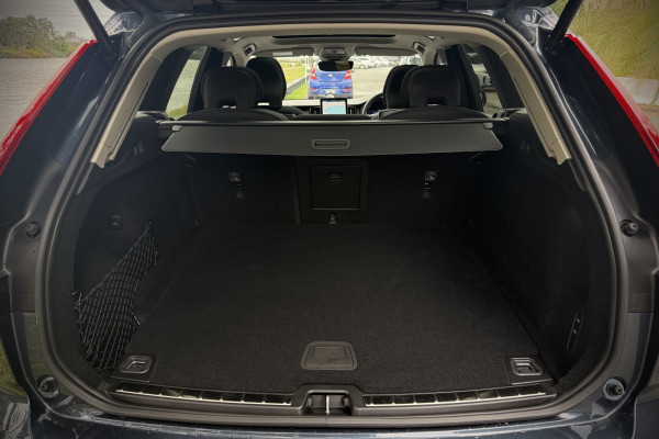 2025 Volvo XC60 UZ Ultra B5 Dark SUV Image 13