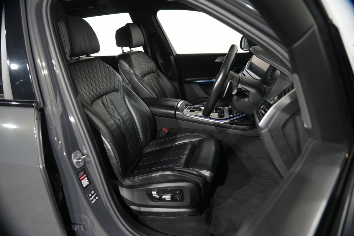 2021 BMW X7 M50i SUV