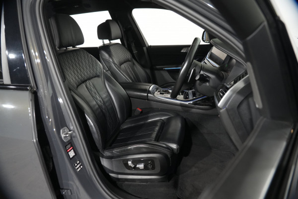 2021 BMW X7 M50i SUV Image 32