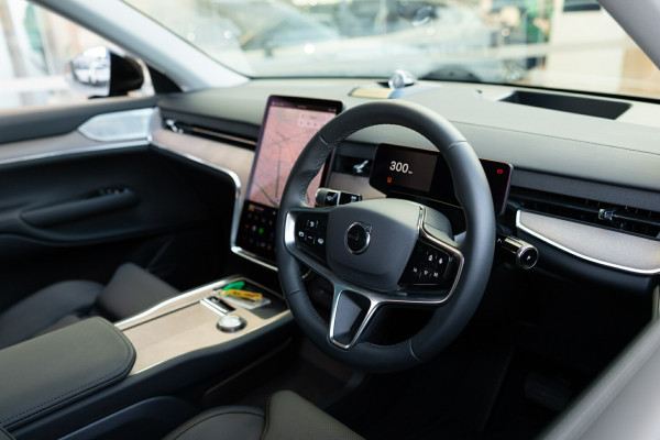 2025 Volvo EX90  Plus Twin Motor SUV Image 13