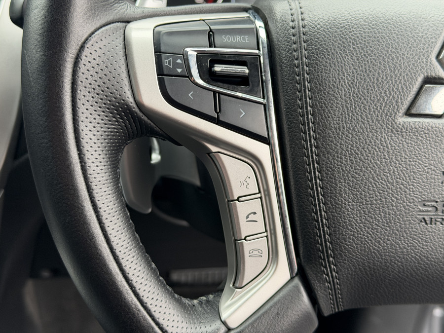 2019 Mitsubishi Pajero Sport QE Black Edition SUV Image 18