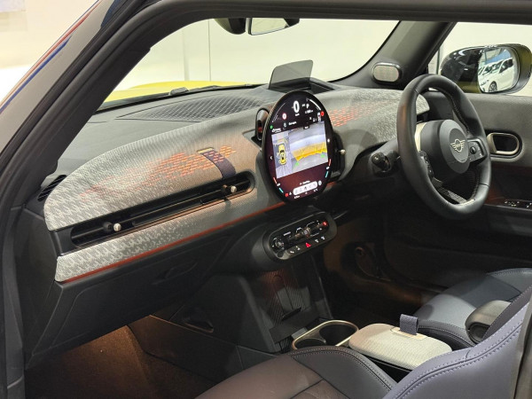 2025 MINI Cooper F65 S Favoured Hatch image 14