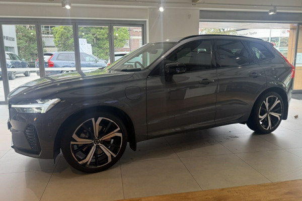 2022 Volvo XC60 UZ Recharge Plug-In Hybrid SUV Image 12
