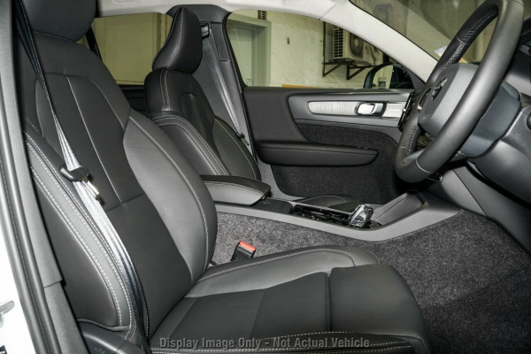 2026 Volvo XC40 XZ Ultra B4 Dark SUV Image 8