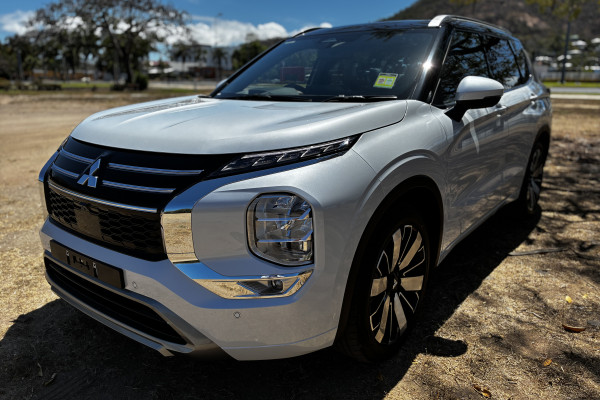 2025 Mitsubishi Outlander ZM Exceed Tourer SUV Image 3