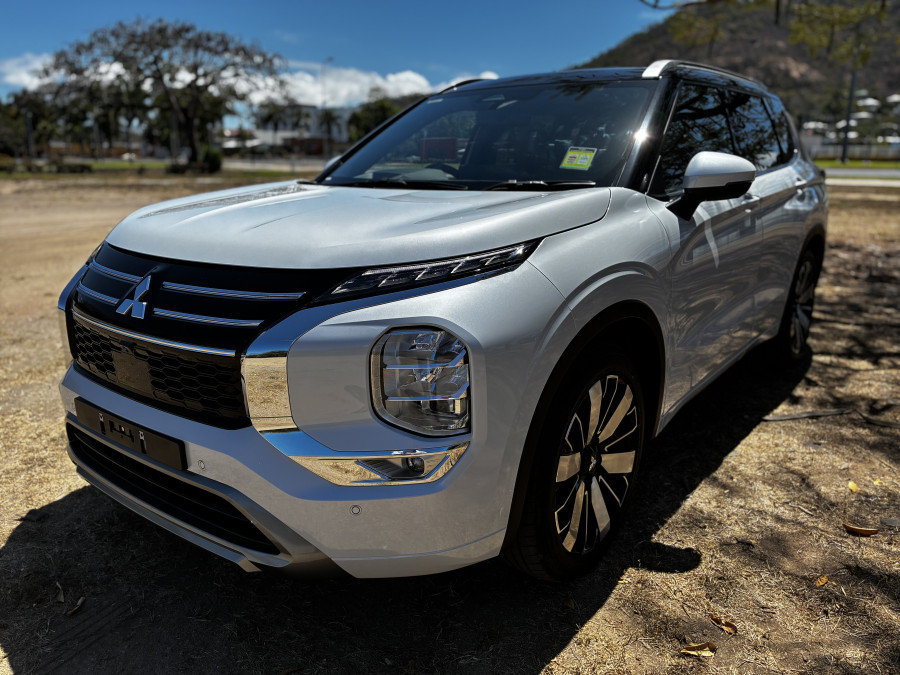 2025 Mitsubishi Outlander ZM Exceed Tourer SUV Image 3