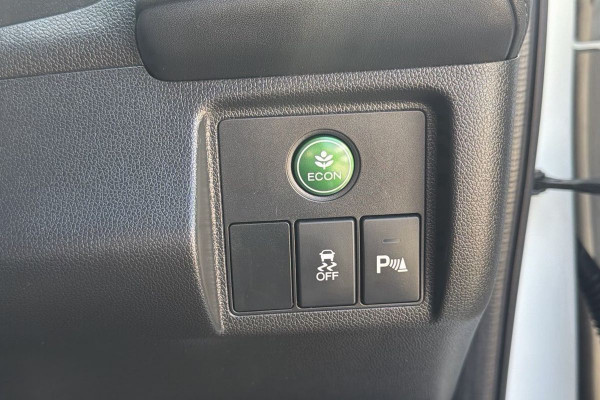 2017 Honda HR-V  VTi-L SUV Image 14