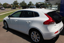 2017 Volvo V40 (No Series) MY18 T4 Inscription Hatchback