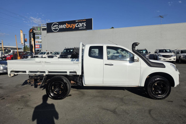 2017 Isuzu D-MAX  SX Cab Chassis Image 6