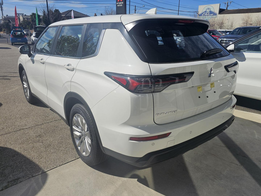 2026 Mitsubishi Outlander ZM ES SUV Image 5