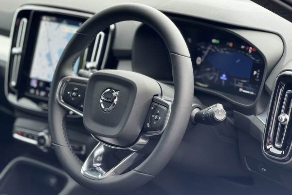 2025 Volvo XC40 XZ Ultra B4 Dark SUV Image 13