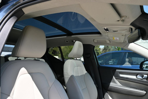 2022 Volvo XC40 XZ T4 Inscription SUV Image 13