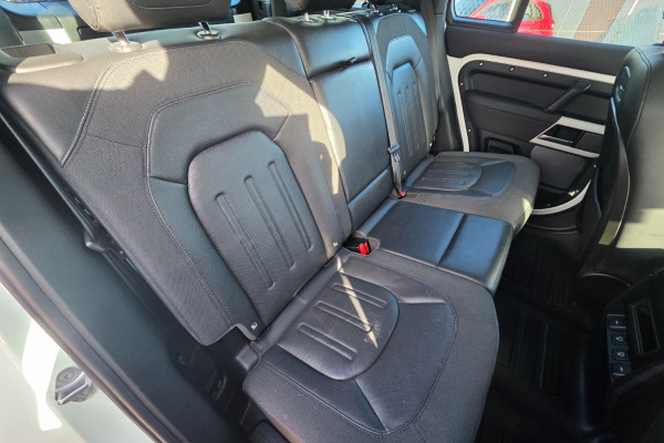 2020 MY21 Land Rover Defender L663 110 D300 SE SUV Image 31
