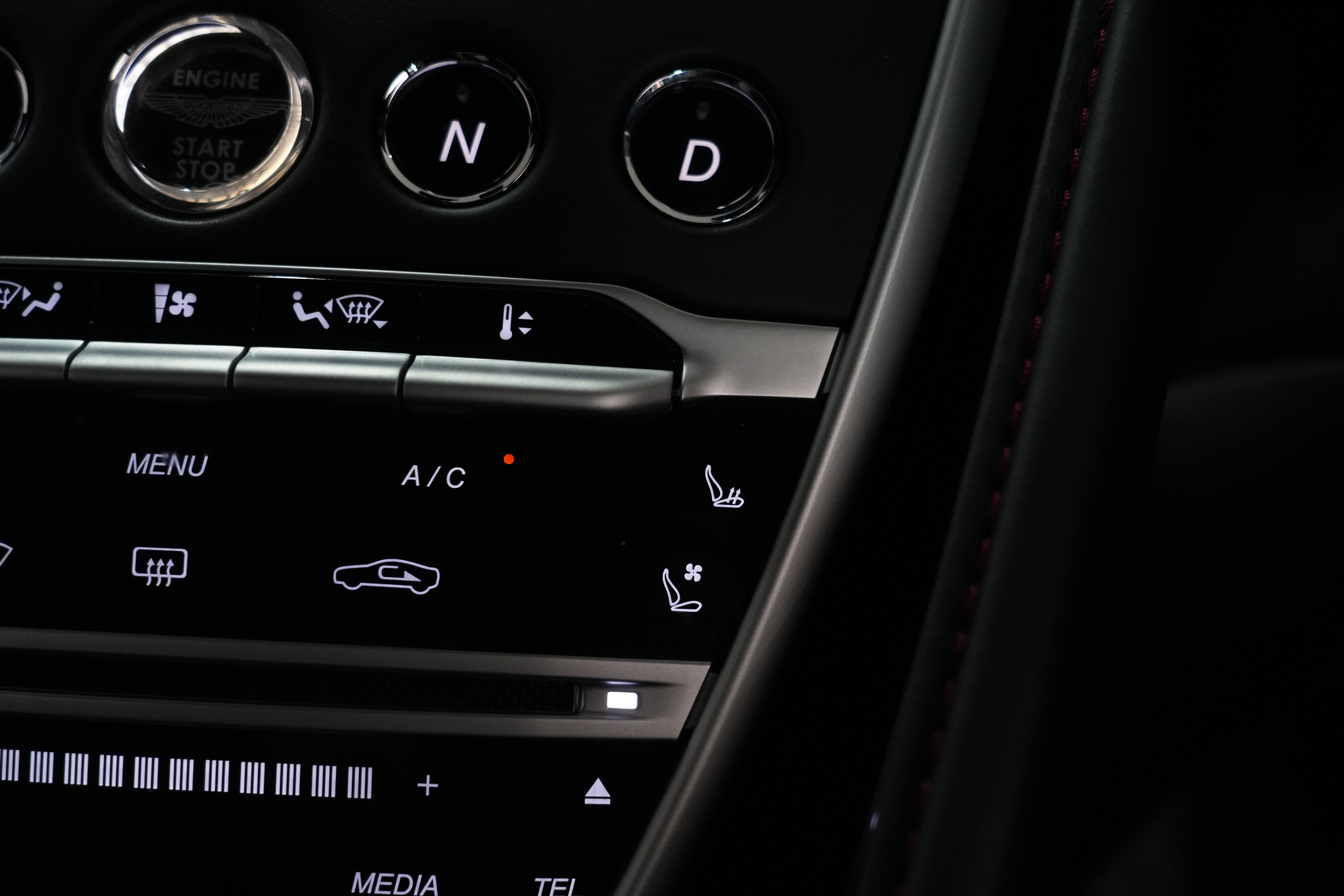 2018 Aston Martin DB11 Coupe Image 36