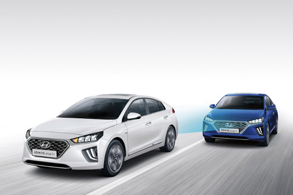 IONIQ Plug-In Hybrid Hyundai SmartSense safety.