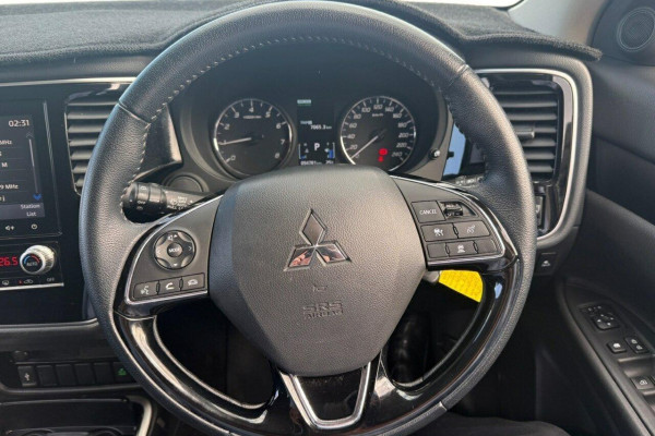 2021 Mitsubishi Outlander ZL ES SUV Image 12