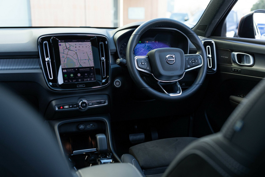 2024 MY25 Volvo XC40 XZ Ultra B4 Dark SUV Image 13
