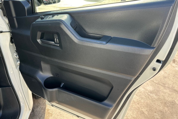 2022 Toyota HiAce GDH300R  Van Image 5