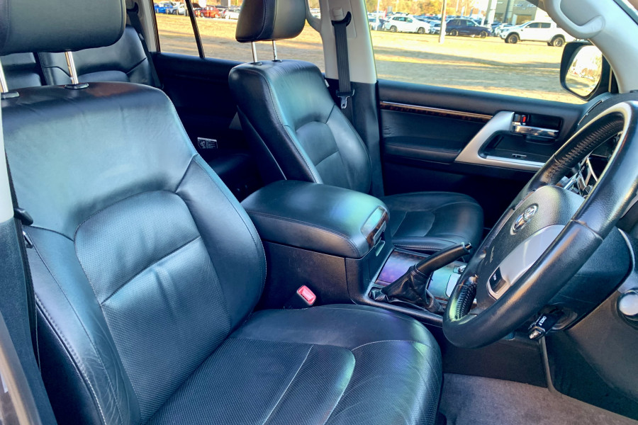 2015 MY13 Toyota LandCruiser VDJ200R VX SUV Image 17